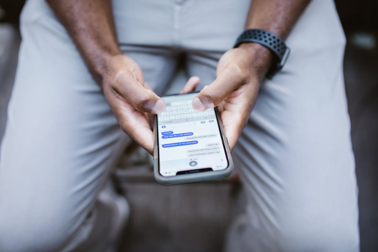 Skicka SMS anonymt: de bästa metoderna och vad du behöver veta